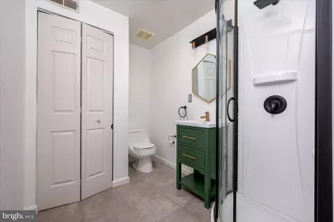 Bath - 1450 Riverside Ave, Baltimore, MD 21230 photo 1 of 2