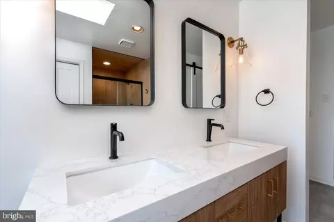 Bath - 1450 Riverside Ave, Baltimore, MD 21230 photo 2 of 2