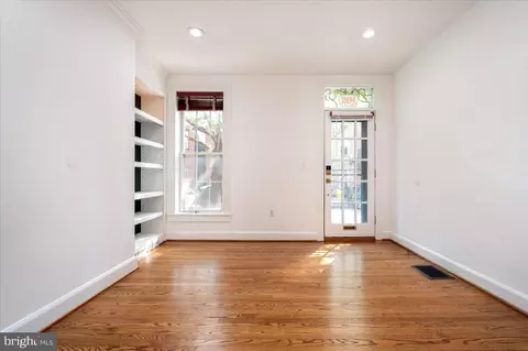 Living - 1450 Riverside Ave, Baltimore, MD 21230 photo 2 of 2