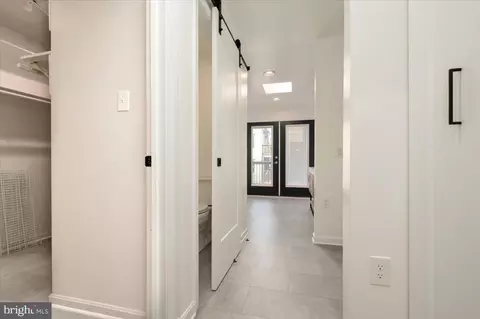Entry Way - 1450 Riverside Ave, Baltimore, MD 21230 photo 2 of 3