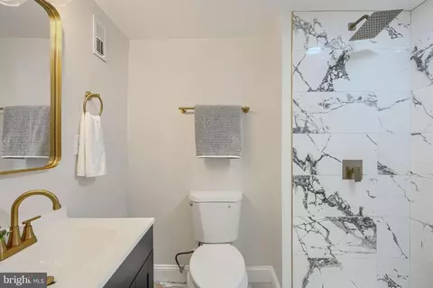 Bath - 3234 Elmley Ave, Baltimore, MD 21213 photo 4 of 6