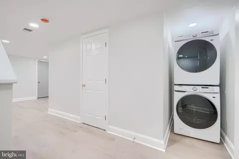 Entry Way - 3234 Elmley Ave, Baltimore, MD 21213 photo 1 of 2