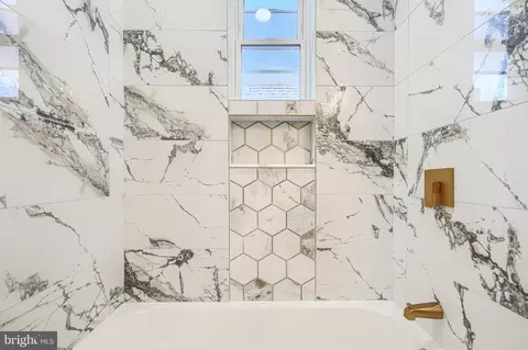 Bath - 3234 Elmley Ave, Baltimore, MD 21213 photo 2 of 6