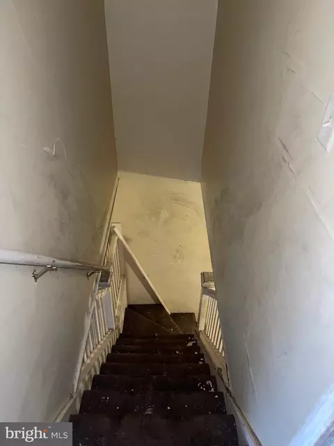 Entry Way - 302 S Payson St, Baltimore, MD 21223 photo 3 of 8
