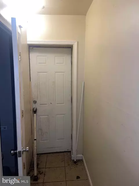 Entry Way - 302 S Payson St, Baltimore, MD 21223 photo 2 of 8