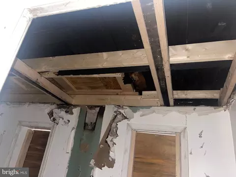 Entry Way - 302 S Payson St, Baltimore, MD 21223 photo 4 of 8