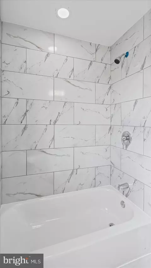 Bath - 3928 Grantley Rd, Baltimore, MD 21215 photo 4 of 4
