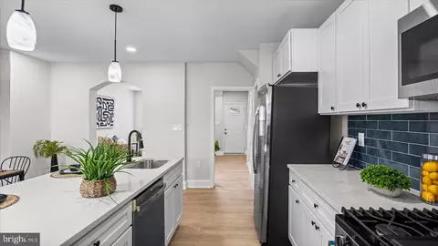 Entry Way - 3928 Grantley Rd, Baltimore, MD 21215 photo 8 of 15
