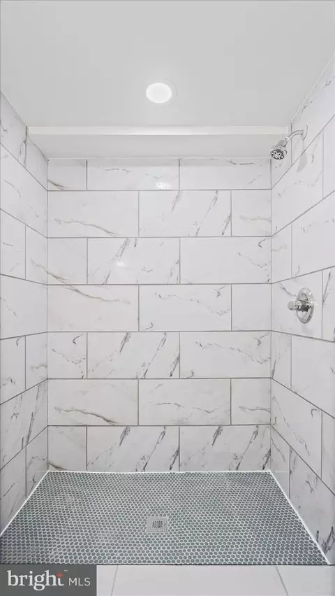 Bath - 3928 Grantley Rd, Baltimore, MD 21215 photo 1 of 4