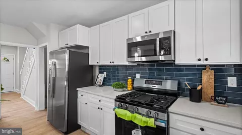 Entry Way - 3928 Grantley Rd, Baltimore, MD 21215 photo 7 of 15