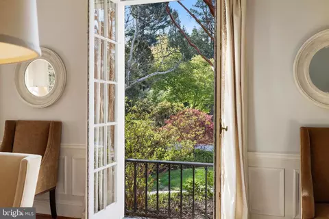 Entry Way - 216 Chancery Rd, Baltimore, MD 21218 photo 5 of 9