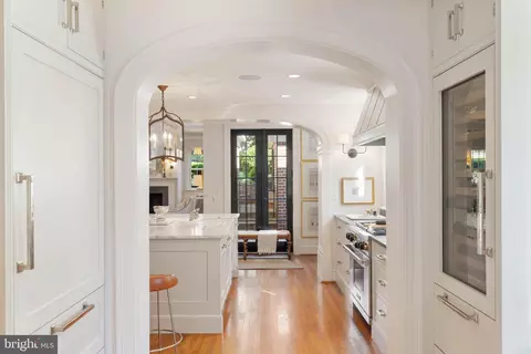 Entry Way - 216 Chancery Rd, Baltimore, MD 21218 photo 6 of 9