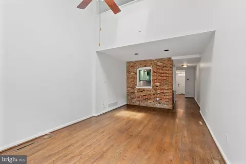 Entry Way - 141 W Montgomery St, Baltimore, MD 21230 photo 6 of 10