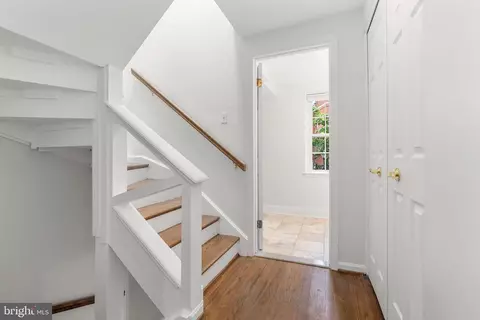 Entry Way - 141 W Montgomery St, Baltimore, MD 21230 photo 7 of 10