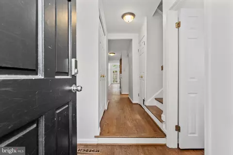 Entry Way - 141 W Montgomery St, Baltimore, MD 21230 photo 3 of 10