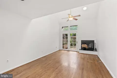 Living - 141 W Montgomery St, Baltimore, MD 21230 photo 2 of 4