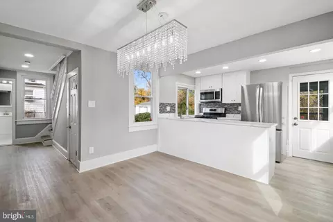 Entry Way - 3814 Walnut Ave, Baltimore, MD 21206 photo 2 of 3