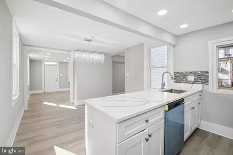 Entry Way - 3814 Walnut Ave, Baltimore, MD 21206 photo 1 of 3