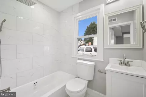 Bath - 3814 Walnut Ave, Baltimore, MD 21206 photo 1 of 2
