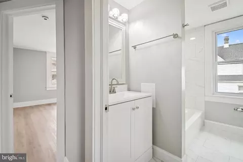 Entry Way - 3814 Walnut Ave, Baltimore, MD 21206 photo 3 of 3