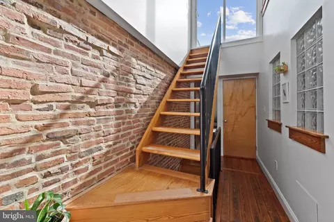 Entry Way - 1535 Marshall St, Baltimore, MD 21230 photo 4 of 4