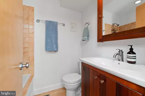 Bath - 1535 Marshall St, Baltimore, MD 21230 photo 1 of 4