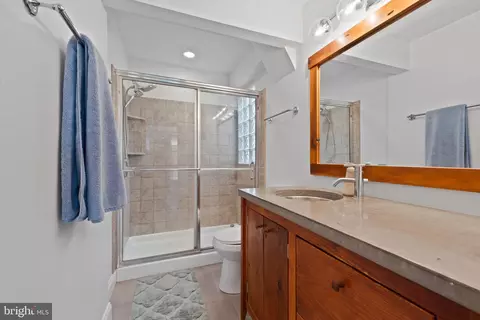 Bath - 1535 Marshall St, Baltimore, MD 21230 photo 3 of 4