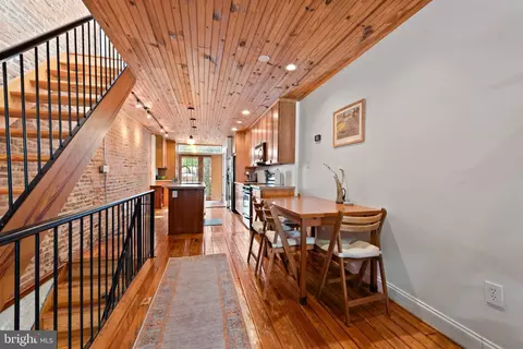 Entry Way - 1535 Marshall St, Baltimore, MD 21230 photo 2 of 4