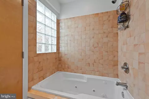 Bath - 1535 Marshall St, Baltimore, MD 21230 photo 4 of 4