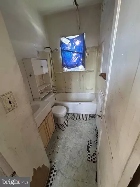 Entry Way - 2500 Quantico Ave, Baltimore, MD 21215 photo 1 of 2