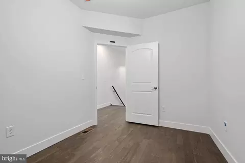 Entry Way - 2713 E Fayette St, Baltimore, MD 21224 photo 6 of 9
