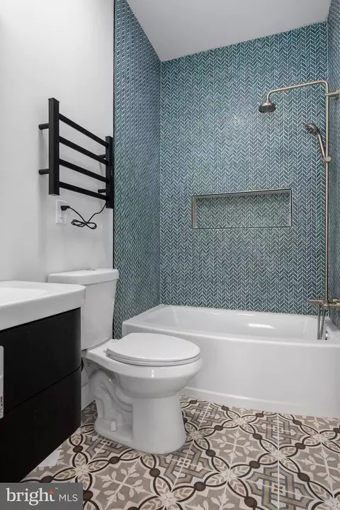 Bath - 2713 E Fayette St, Baltimore, MD 21224 photo 2 of 4