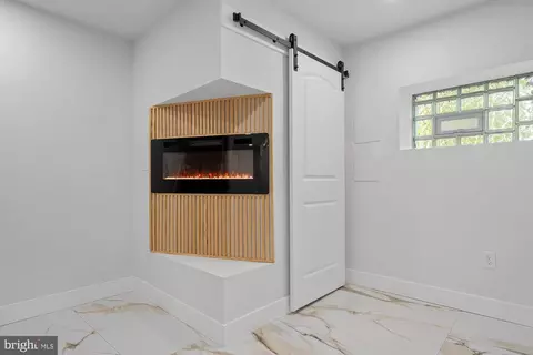Entry Way - 2713 E Fayette St, Baltimore, MD 21224 photo 7 of 9