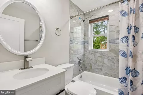 Bath - 542 Lucia Ave, Baltimore, MD 21229 photo 2 of 2