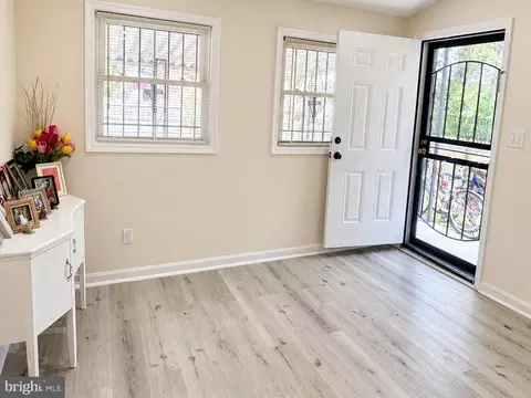 Entry Way - 3630 Old Frederick Rd, Baltimore, MD 21229 photo 2 of 4