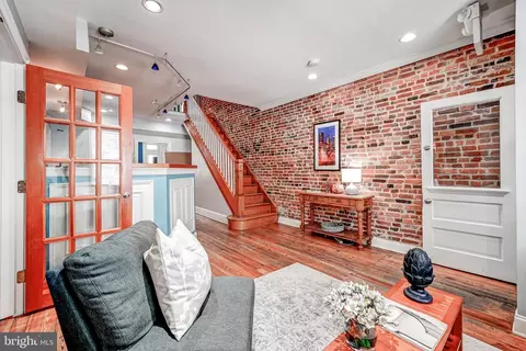 Entry Way - 1437 E Fort Ave, Baltimore, MD 21230 photo 4 of 13