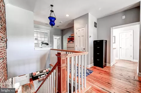 Entry Way - 1437 E Fort Ave, Baltimore, MD 21230 photo 9 of 13
