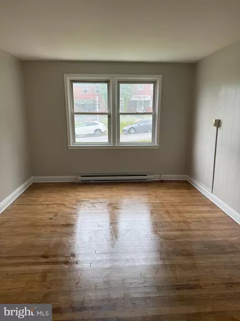 Living - 526 Random Rd, Baltimore, MD 21229 photo 2 of 2