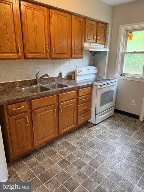 Kitchen - 526 Random Rd, Baltimore, MD 21229 photo 3 of 3