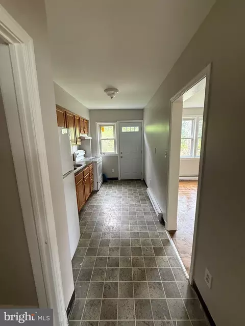 Entry Way - 526 Random Rd, Baltimore, MD 21229 photo 1 of 2