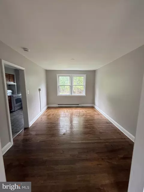 Living - 526 Random Rd, Baltimore, MD 21229 photo 1 of 2
