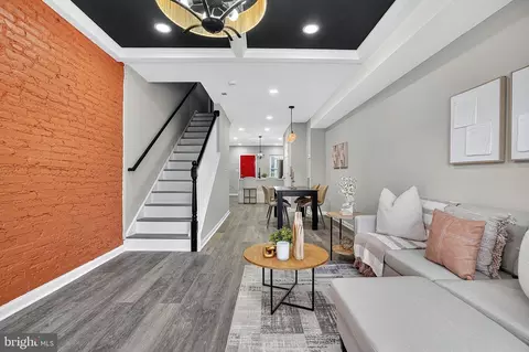 Entry Way - 2512 E Monument St, Baltimore, MD 21205 photo 2 of 9