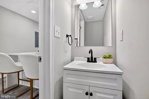 Entry Way - 2512 E Monument St, Baltimore, MD 21205 photo 6 of 9