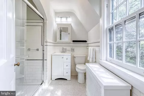 Bath - 202 Taplow Rd, Baltimore, MD 21212 photo 2 of 3