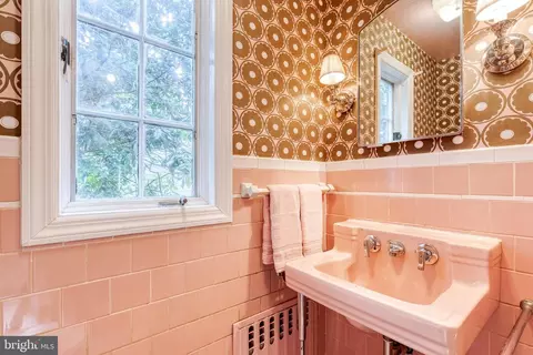 Bath - 202 Taplow Rd, Baltimore, MD 21212 photo 1 of 3