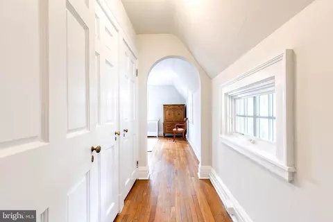 Entry Way - 202 Taplow Rd, Baltimore, MD 21212 photo 5 of 9