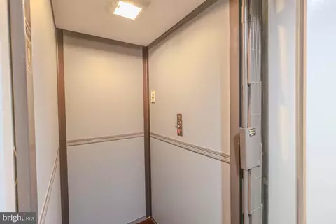 Entry Way - 1139 Scott St, Baltimore, MD 21230 photo 7 of 17