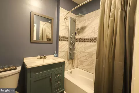 Bath - 1139 Scott St, Baltimore, MD 21230 photo 3 of 4