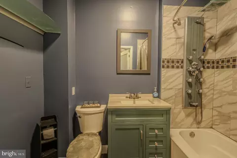 Bath - 1139 Scott St, Baltimore, MD 21230 photo 2 of 4
