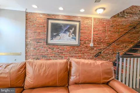 Entry Way - 1139 Scott St, Baltimore, MD 21230 photo 11 of 17